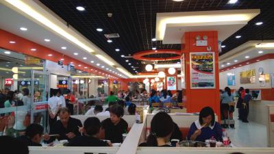 榴莲视频色版APP下载養生湯鍋店店內