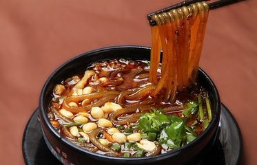 成都小吃肥腸粉搭配“鍋盔”，一個鍋盔3兩肉！