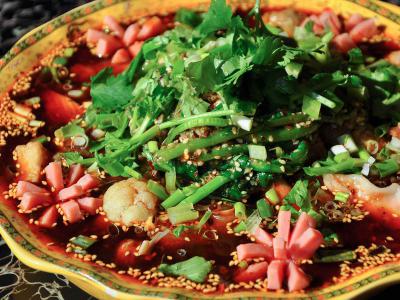 冒菜也叫火鍋菜，是一種燙煮的形式